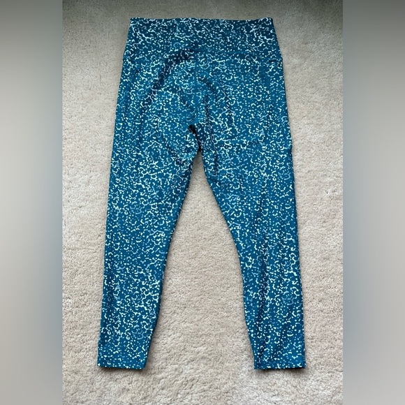 Under Armour Women's Green White Compression Capri Leggings - 1X - EUC - Stretch - Picture 2 of 7